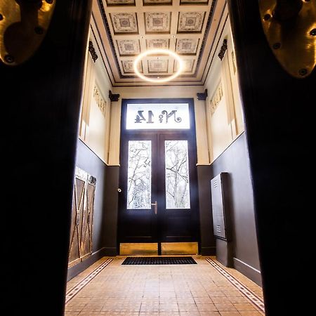 Centrally Located Apartment Overlooking Vermanes Park Riga Exterior foto