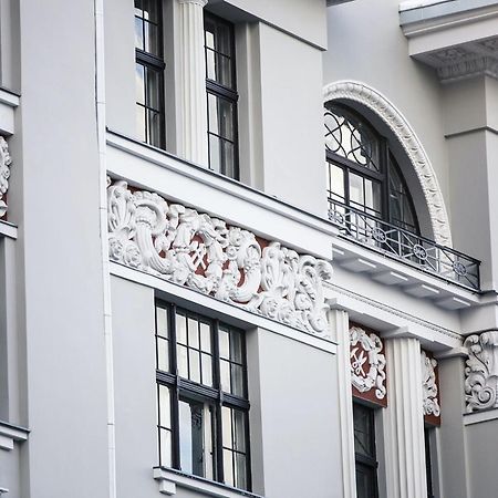 Centrally Located Apartment Overlooking Vermanes Park Riga Exterior foto